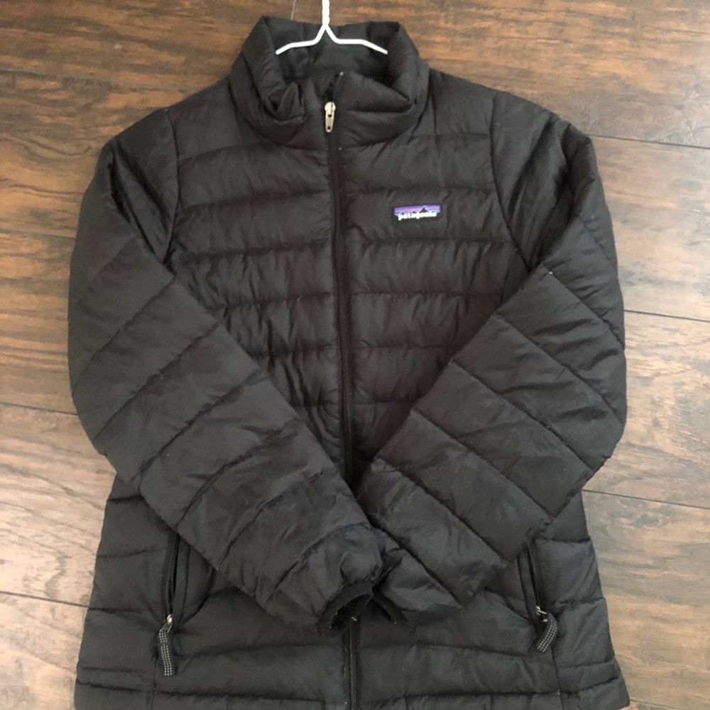 Kids Medium (size 10) Patagonia Black puffer jacket